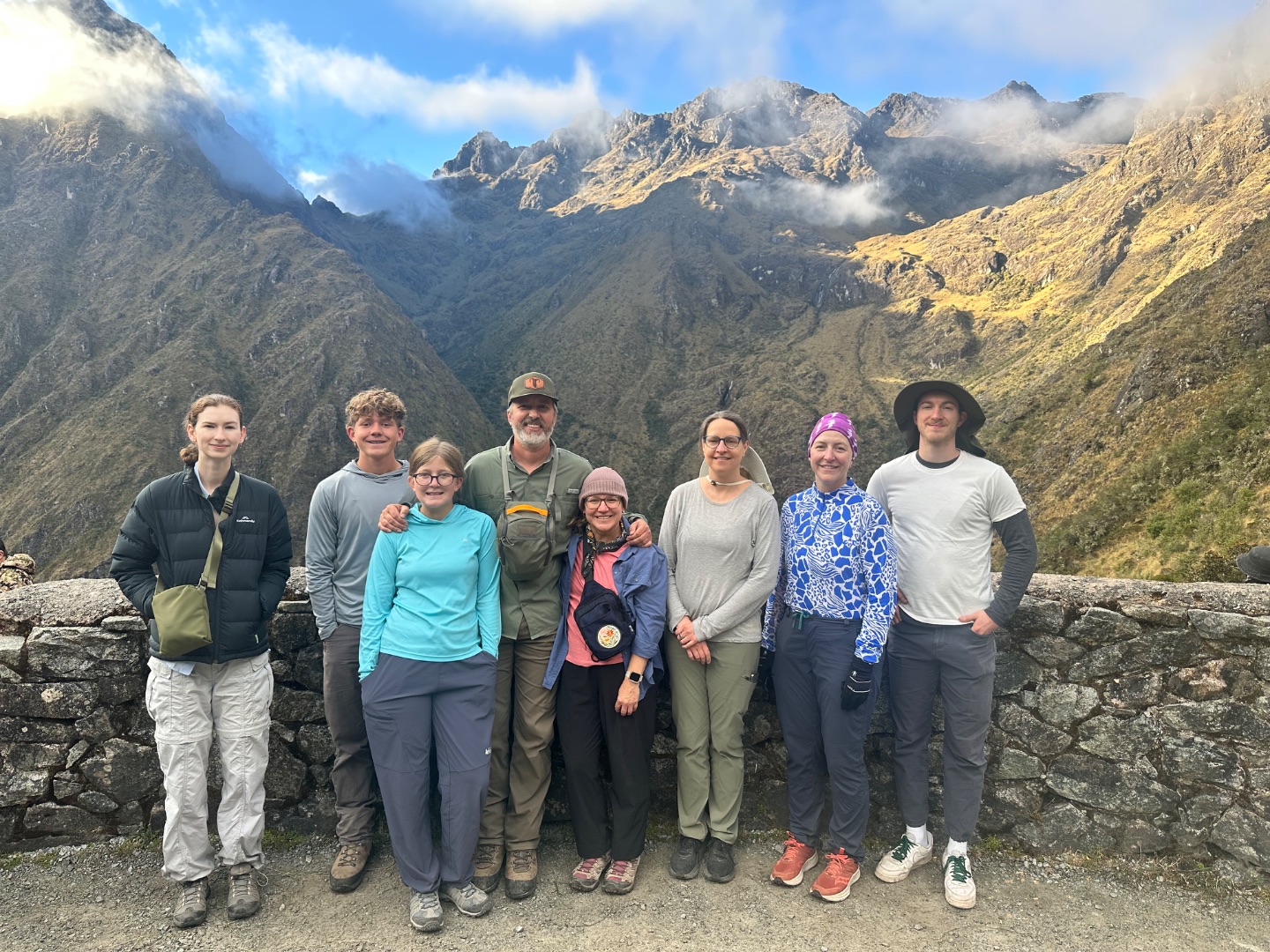inca trail: group with mountains